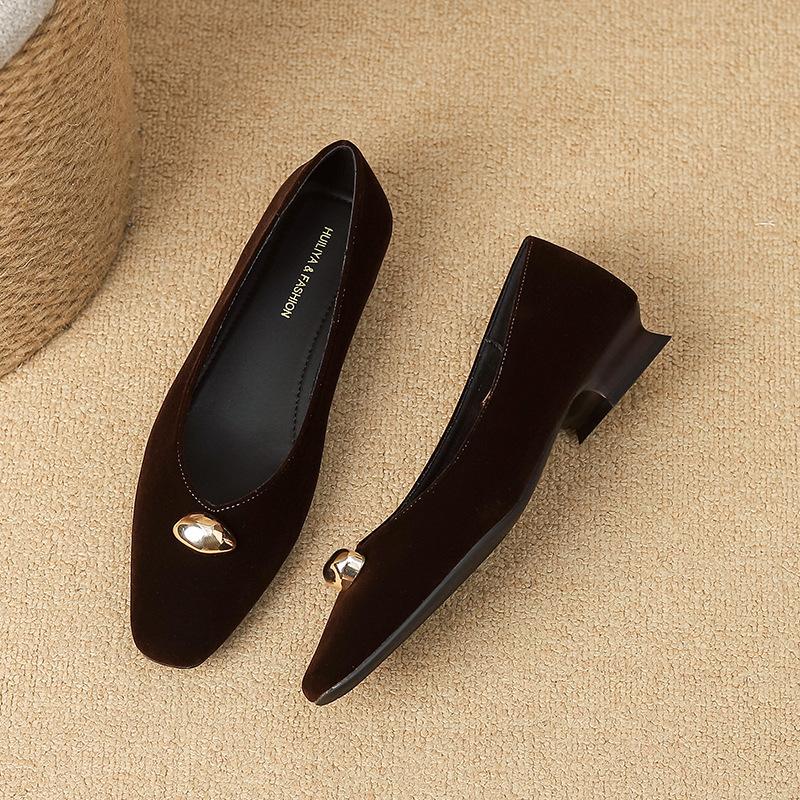 W356-11 Pointed Retro Shallow Mouth 2025 Autumn and Winter Temperament Versatile Women's Suede Small Golden Beans Are Not Tired of Single Shoes Women