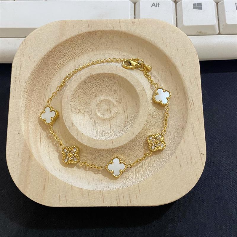 Women's Versatile Titanium Steel Four-Leaf Clover Bracelet - Washable, Non-Fading, Light Luxury Hand Accessory for European and American Trends