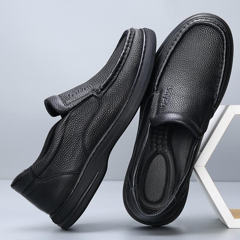 Solid Color Fashion Casual Shoes for Men 2026 New Designer Big Size Loafers Male Breathable Soft Sole Genuine Leather Shoes Man