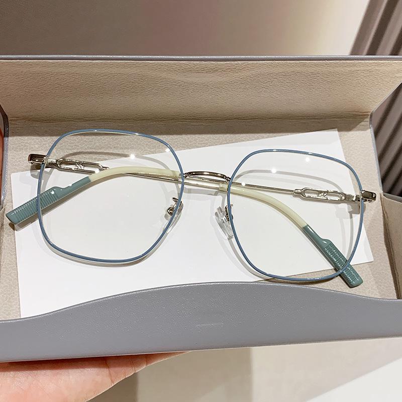 Japanese Ultralight Metal Small Square Glasses – Trendy Polygon Frames for Men and Women.