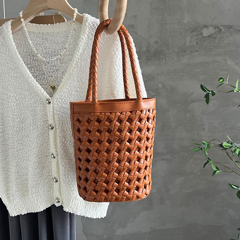 Hand Woven Bag Women Summer Beach Bag 2025 New Handbag Portable Tote Small Bag Bucket Bag