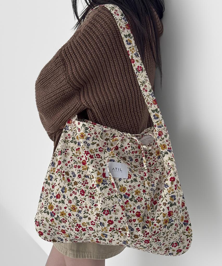 Atil Studio All-Season Oxford Graphic Shoulder Bag _ [Honey Floral]