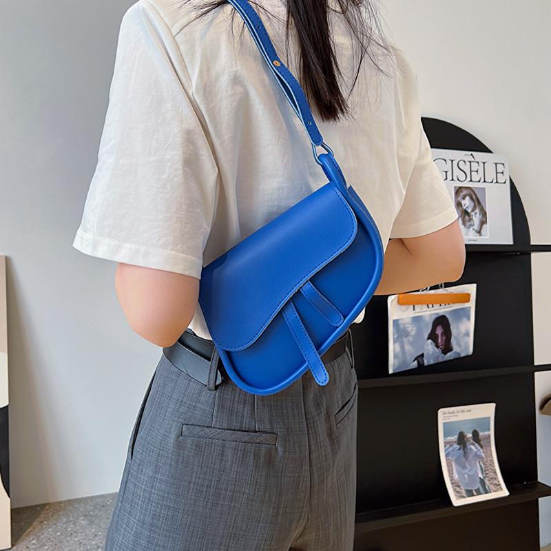 Trendy Retro Shoulder Bag With Car Line Stitching Detail