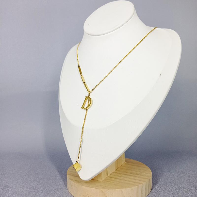 

Женское ожерелье из титановой стали, корейский холодный стиль, простая подвеска в виде буквы D, короткая цепочка на ключицу, аксессуары Niche Design.