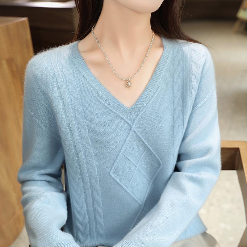 Women's 100% Wool Argyle V-Neck Sweater - Slimming, Versatile Twist Pattern Knitwear for Autumn/Winter