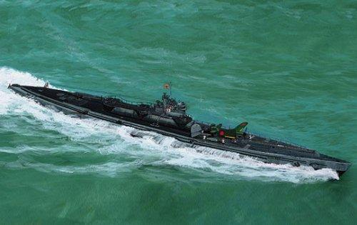 

Aoshima Bunka Kyozai 1/700 scale full hull model of the Italian submarine No. 401