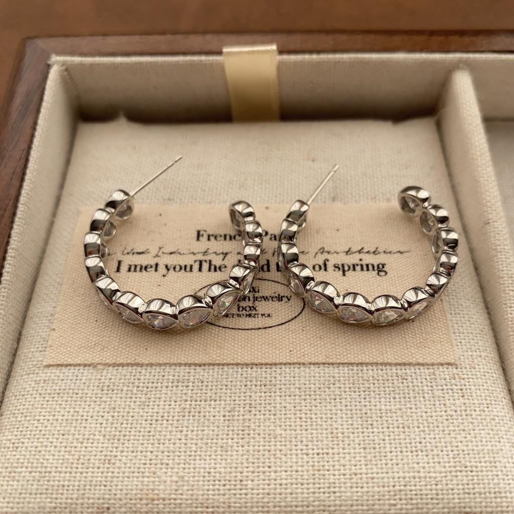 Three-dimensional semicircular ring earrings earrings full of small diamonds retro light luxury fashion love personalized design high-end earrings