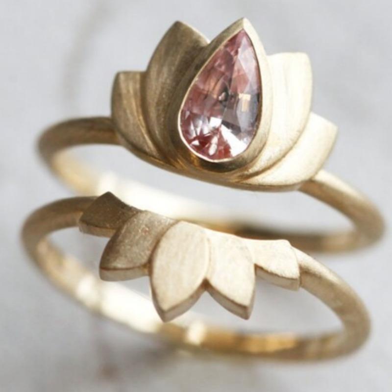 

2Pcs Elegant Gold Color Lotus Engagement Ring Set with Pink Perfect for Weddings and Parties 10