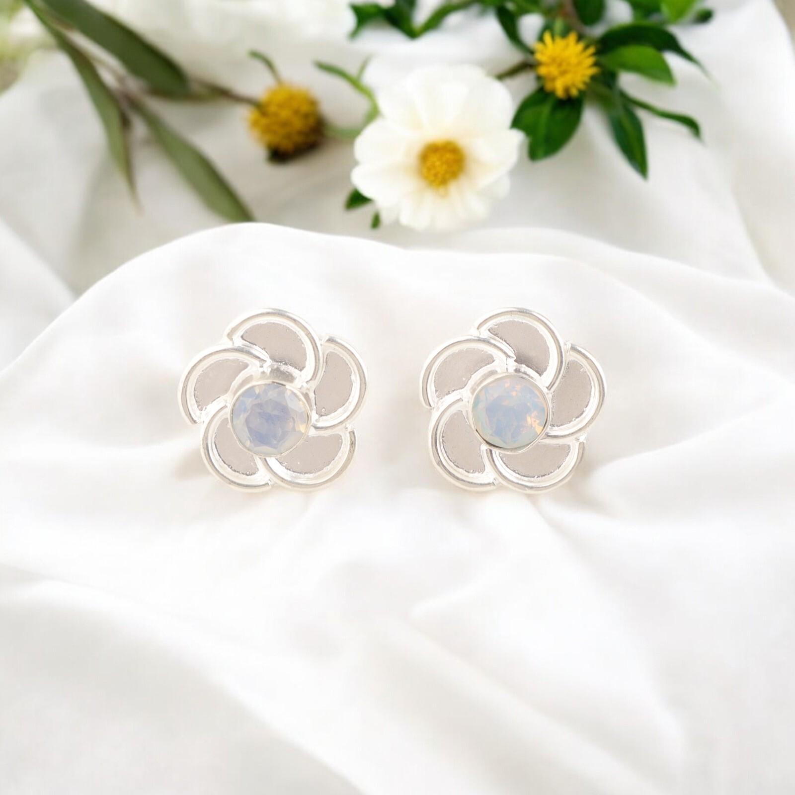 

Натуральный молочный опал драгоценный камень 925 стерлинговое серебро ювелирные изделия эффектные серьги-пусеты 0,5 EE-157-15