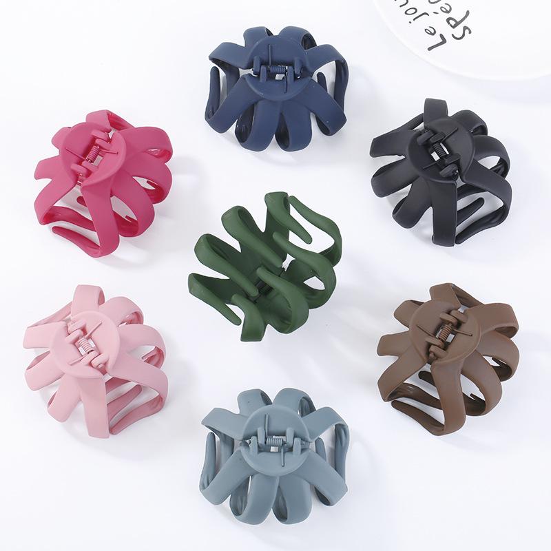 Pinzas para el pelo de pinza de cangrejo geométricas para mujeres y niñas Pinzas de cangrejo para el pelo de metal Forma de Luna Pinza para el pelo Pinza de pelo Color sólido Accesorios para el pelo de tamaño grande