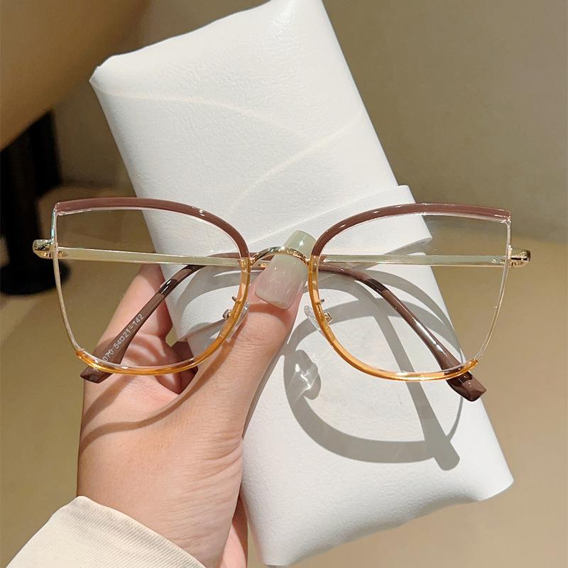 New Fashionable Large Frame Anti Blue Light Glasses for Women Ultra Light Metal Flat Lenses Simple Goggles