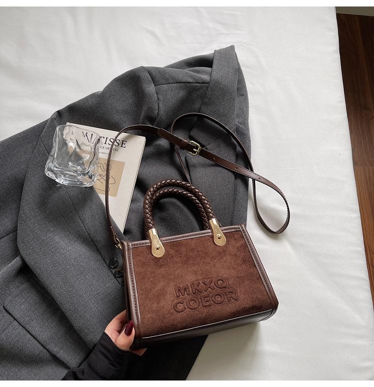 Handbag bag women's 2025 new autumn and winter fashion high-end sense retro commuter women's bag shoulder messenger small square bag