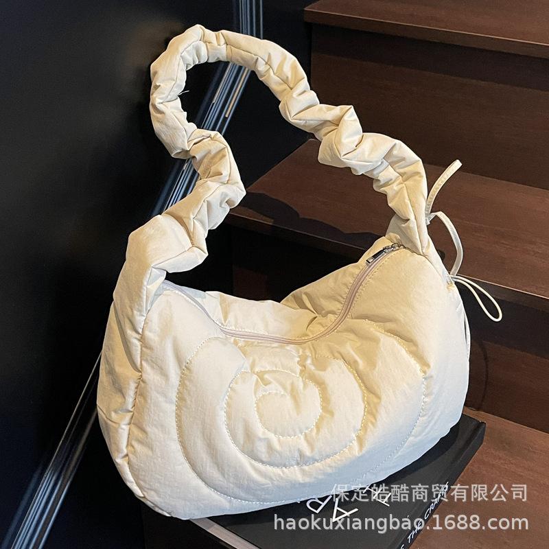 Frühlings- und Sommer-Tragetasche Nischendesign High-End-Tasche Damen 2025 neue Großraum-Knödeltasche plissierte Umhängetasche