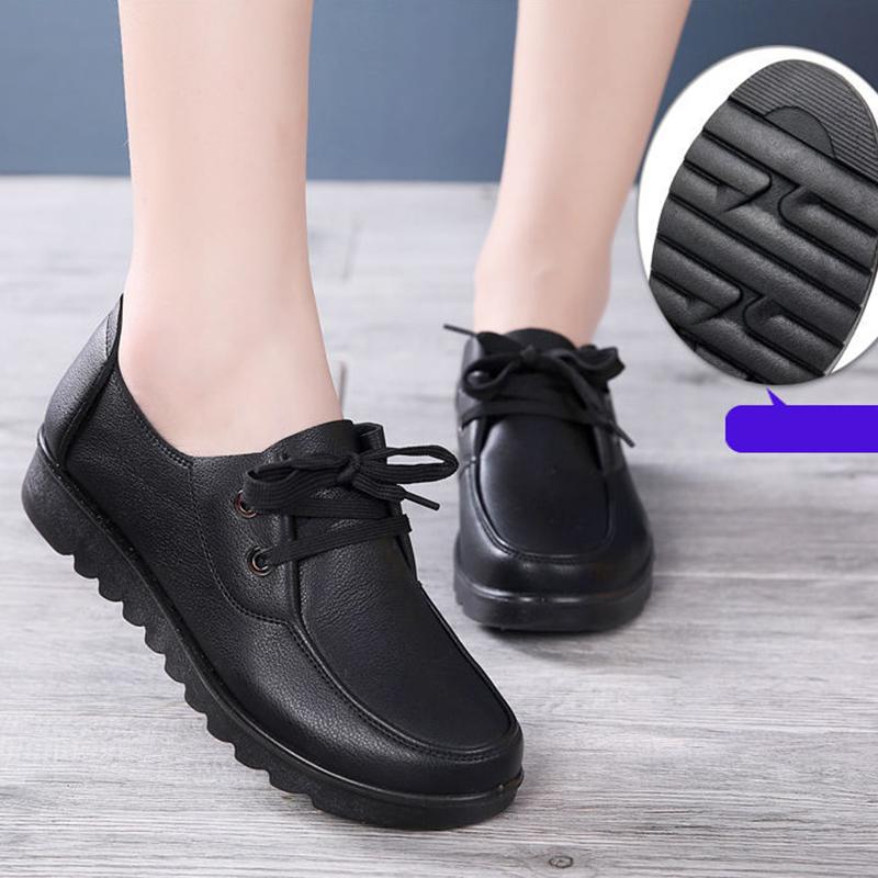 Protiskluzová pracovní obuv Dámská Černá kožená obuv Pohodlná a měkká Restaurace Kuchyně Matka středního věku Boty Single Boty Ploché