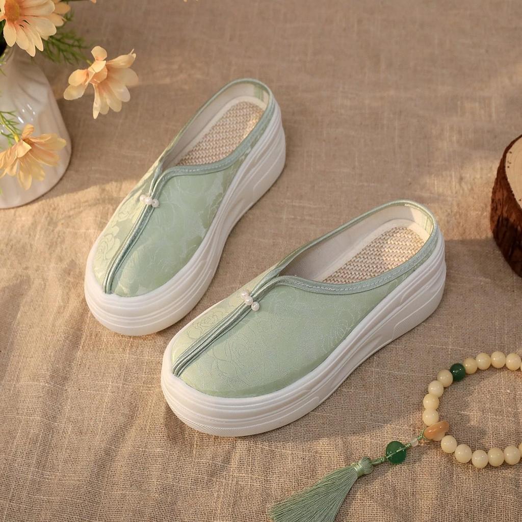 New Chinese-Style High Heel Embroidered Shoes: Thick Sole, Height Increasing, Perfect for Matching Qipao and Hanfu