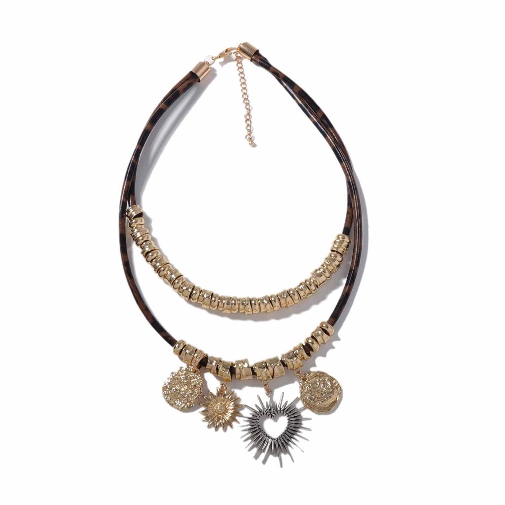 Retro Mode Nischendesign Sinn Doppelt gestapelter Legierung Hohl Liebe Geometrischer Anhänger Leder Damen Halskette