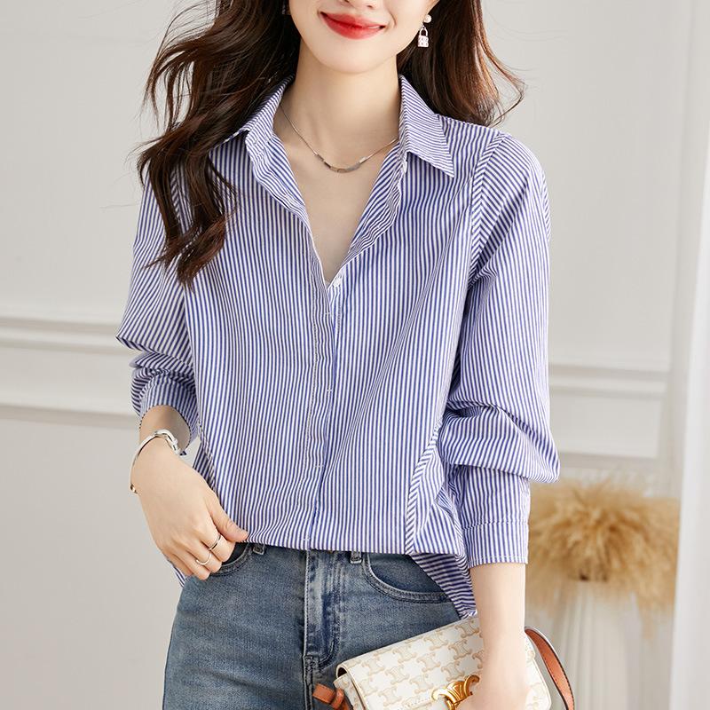 Blau gestreiftes Hemd für Damen Langärmlig Mittellang Vielseitige Oberteile für Frühlingskleidung Um schlanker und zarter auszusehen Reines Baumwollhemd