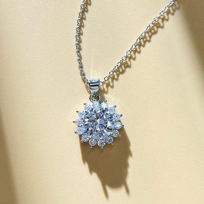 Hafif Lüks 3 Karat Moissanite Ayçiçeği Kolye Kar Tanesi Kolye