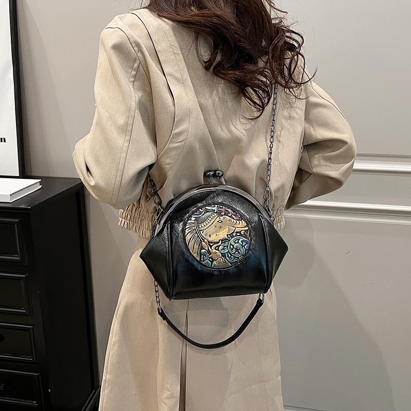 Retro Small Chain Messenger Bag for Women Crossbody Shoulder Bags Fashion Satchel Shell Bag