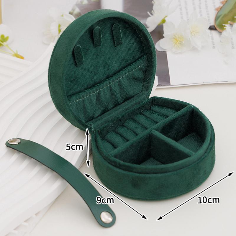 

Round Velvet Travel Jewelry Box - Portable Organizer For Rings Earrings Necklaces зелений