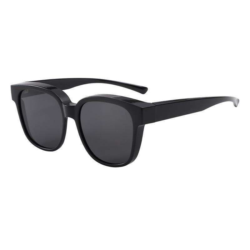 Stylish UV Protection Polarized Clip-On Sunglasses for Women - Large Frame & Color-Changing, Compatible with Myopia Glasses