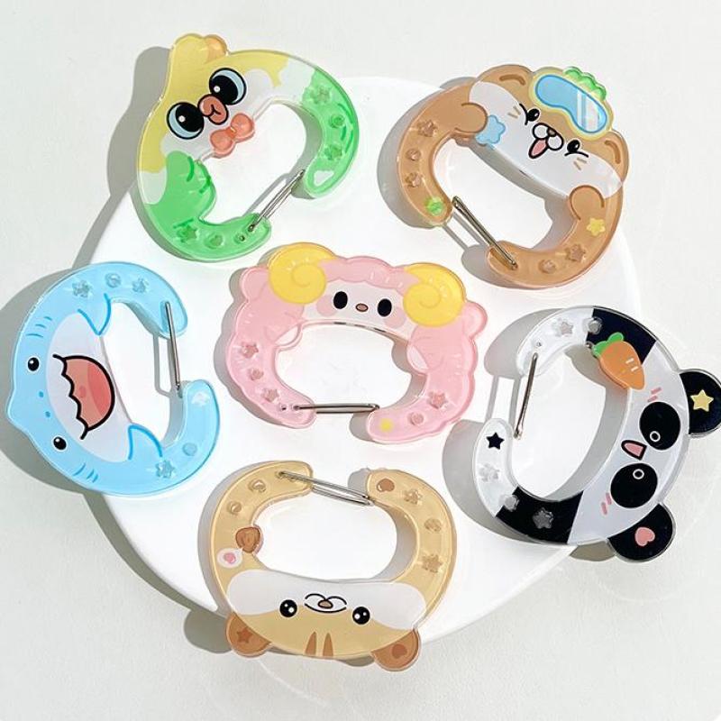 Cartoon-Tiere Karabiner Bergsteiger-Schnalle Poröse Acryl-Schnalle Schlüsselanhänger Rucksack-Ornament Mehrzweck-Schlüsselanhänger-Haken