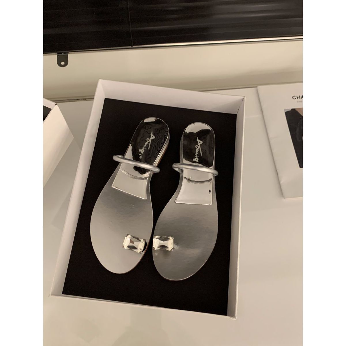 

Internet celebrity explosion pigeon egg rhinestone French cool slippers fairy shoes 2025 summer wear wedge heel set toe sandals 39 серебряный