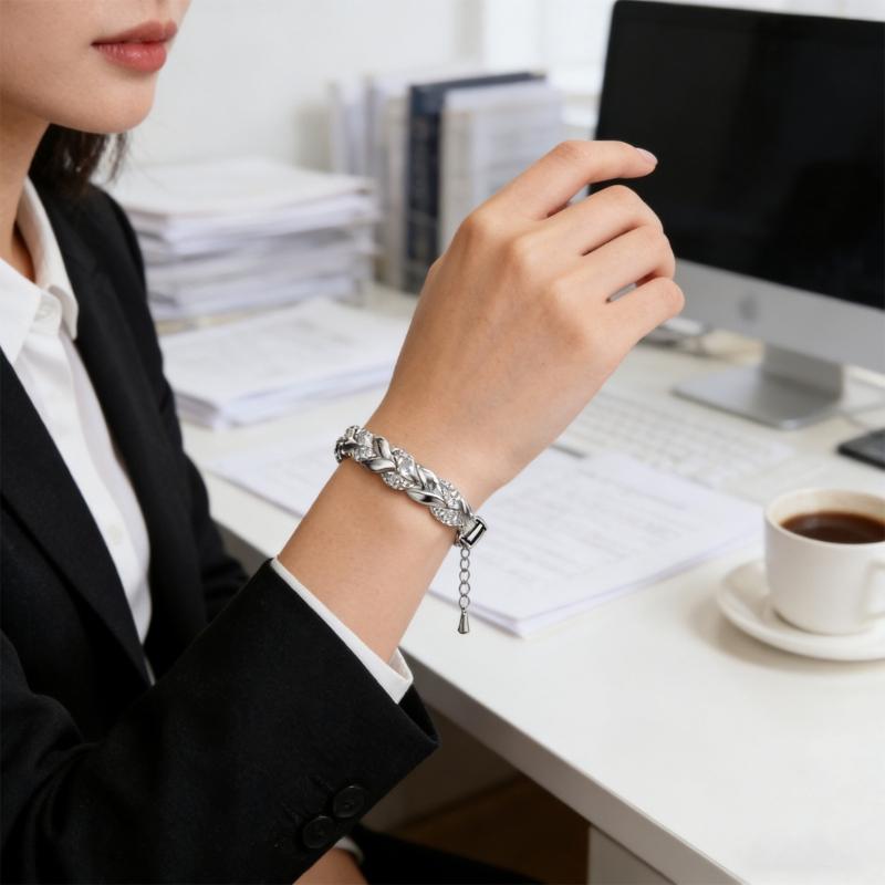 Classical Gold Silver Leaf Design Wrist Chain Alloy Bracelet Comfortable Wrist Bangle Jewelry for Various Occasions