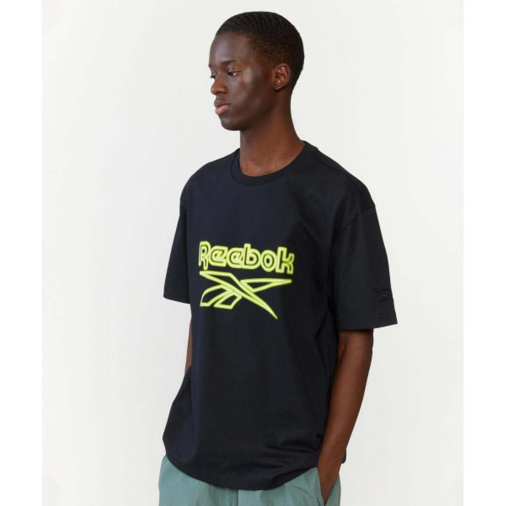 

ФУТБОЛКА REEBOK NEON С БОЛЬШИМ ЛОГОТИПОМ, ЧЕРНАЯ