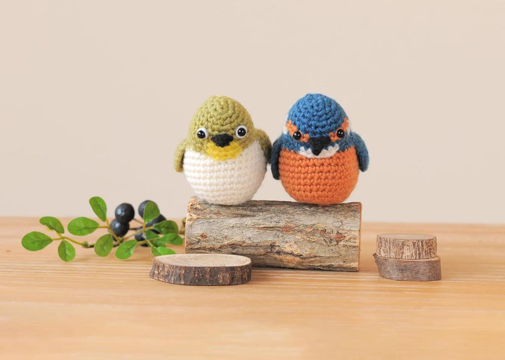 Hamanaka Knitting Kit - Wild Bird Series: Amigurumi (using Hamanaka Amelie yarn) - B: Japanese White-eye, C: Kingfisher (Size: Approx. 5.5cm wide x