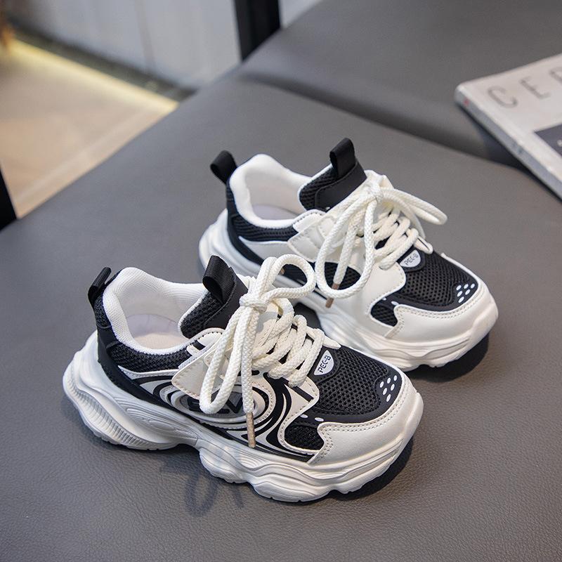 

Спортивная обувь для девочек 2025 весна и осень новая дышащая сетчатая обувь на мягкой подошве кроссовки для бега обувь для пап для мальчиков модная повседневная обувь 26