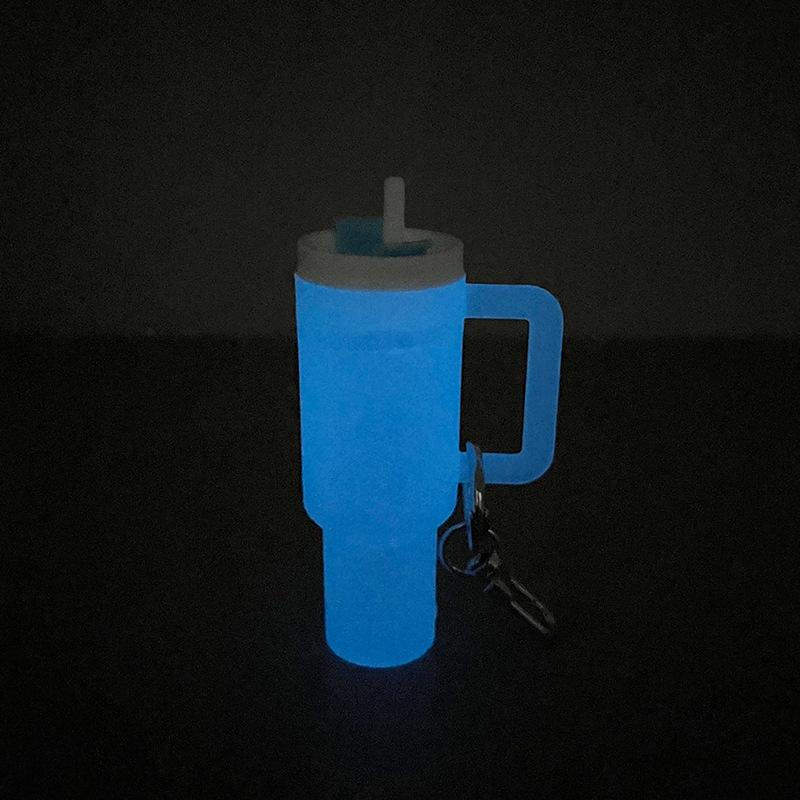 Llavero Copa Rey Hielo: Colgante Stanley versátil para pintalabios o para colgar en la mochila