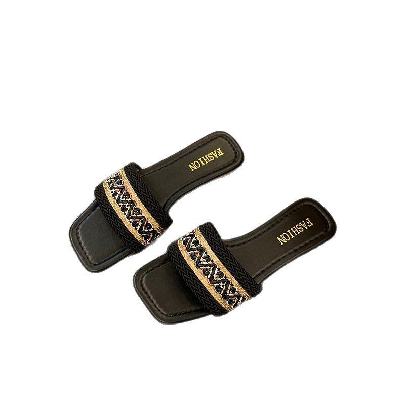 In the Summer of 2025, the New Xiaoxiangfeng Cool Slippers Are Worn by Women To Show Their Feet, with Small Soft Soles and Square Heads. Seaside
