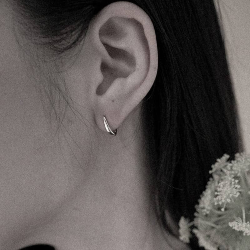 BAEK WOL 14K Timeless Hoop Earrings