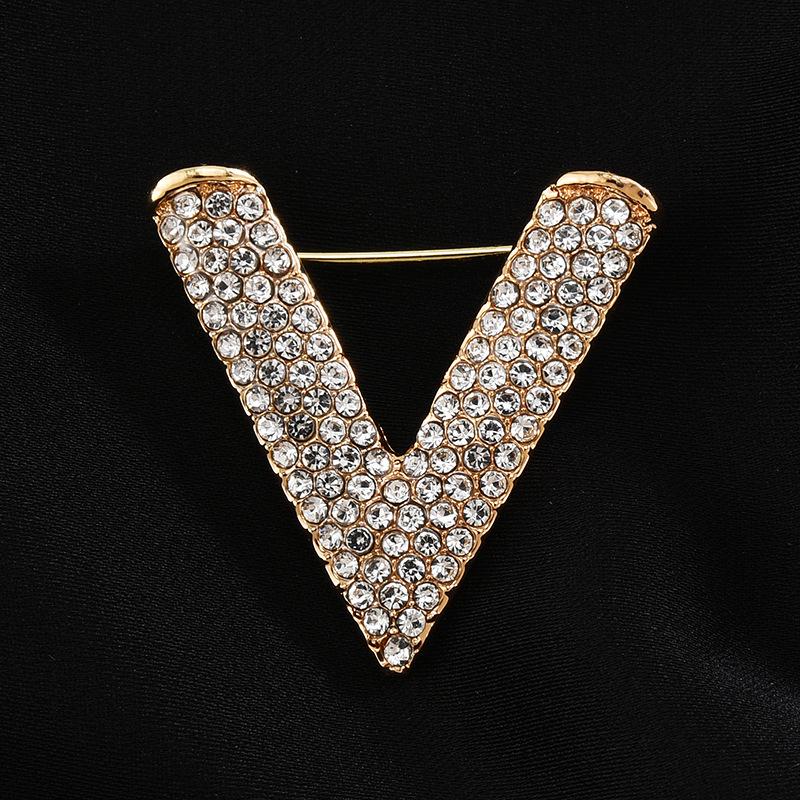 High-End Korean Alloy Scarf Buckle with Diamond, Pearl, and Brooch Pin Accessories
