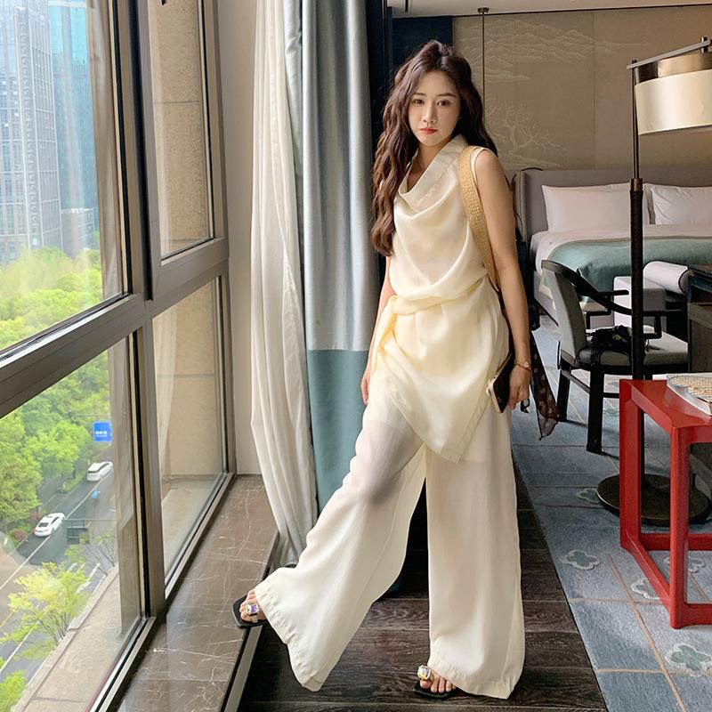 Cool and relaxed, wear a complete set of women's summer casual temperament, light and breathable sleeveless top and wide-leg pants two-piece set