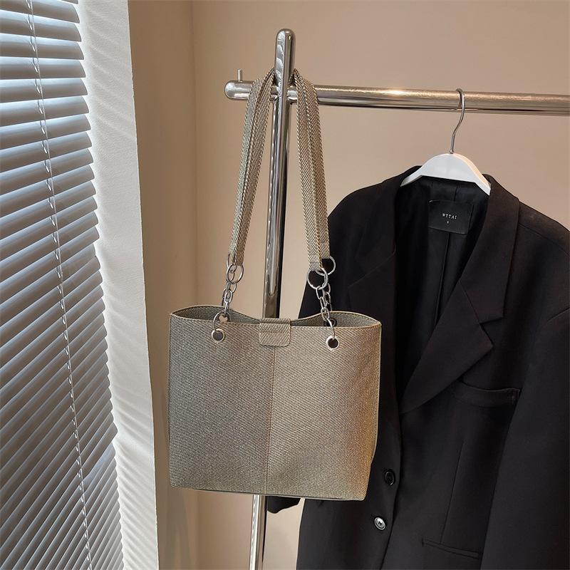 Large capacity solid color women's bag simple and casual new texture fashionable commuting single shoulder underarm tote bag