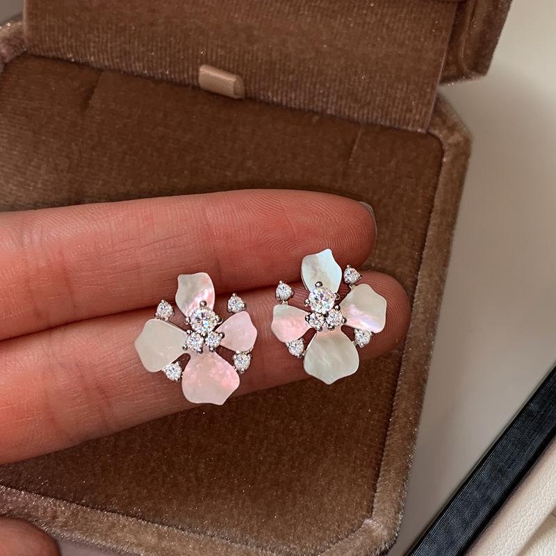 

Women s Korean Minimalist Silver Needle Fritillary Flower Zirconia Stud Earrings - Light Luxury High-End Design