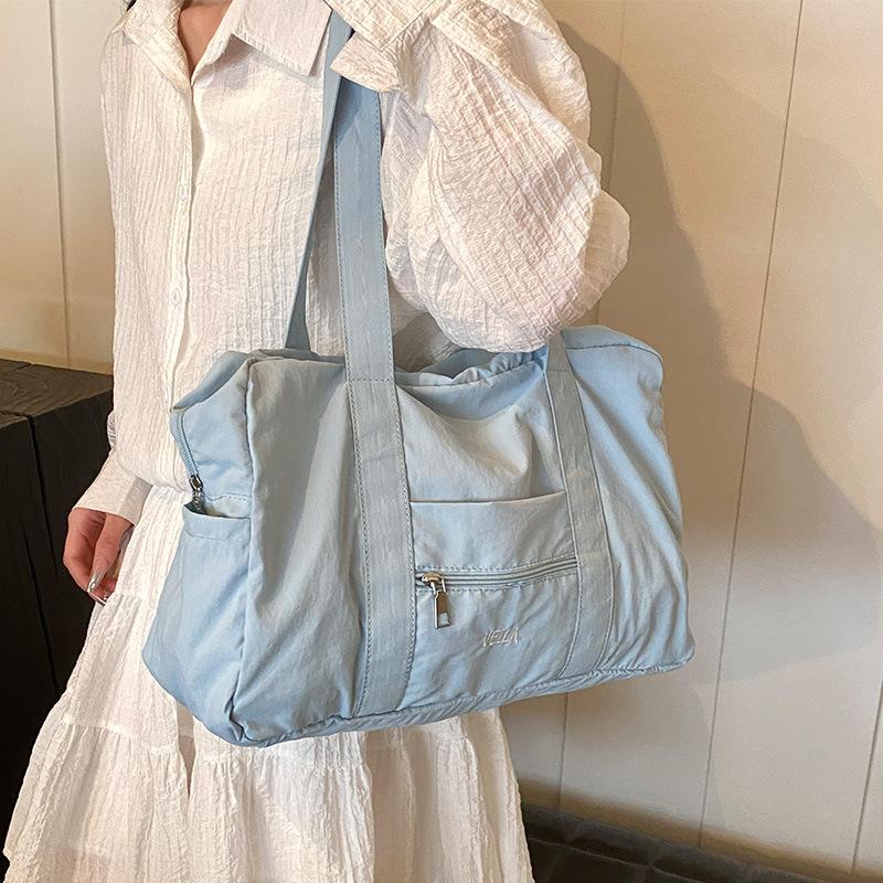Large Capacity Tote Bag Lightweight Gym Bag Casual Korean Nylon Travel Bag Boston Zipper Shoulder Bag