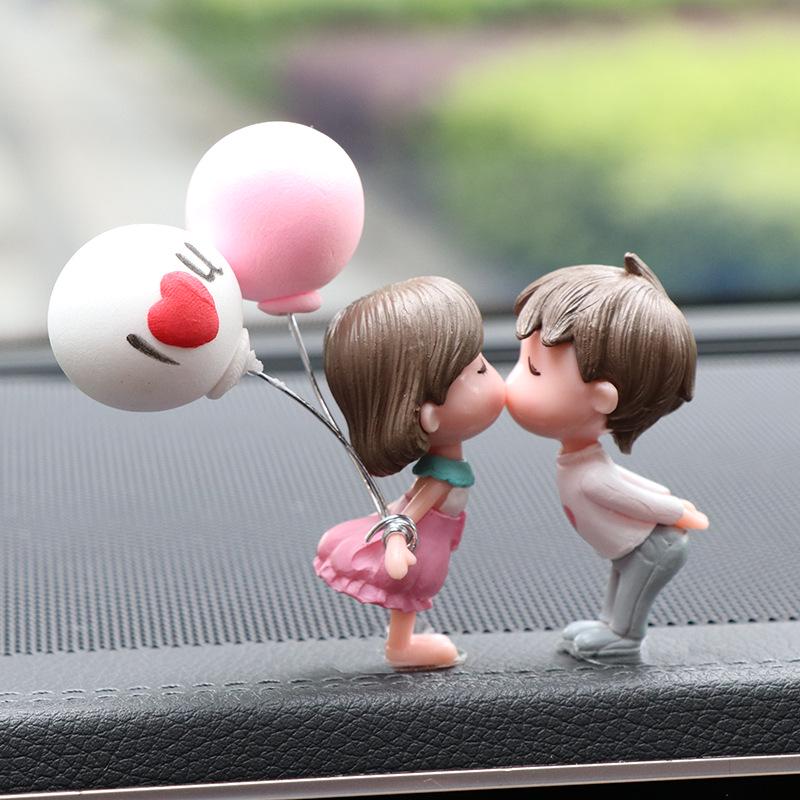 Cute Kissing Couple Dolls: Electric Car Interior Ornaments