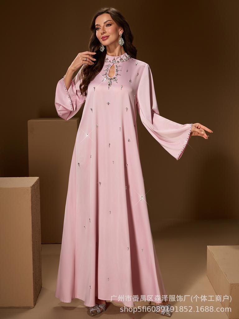 Elegantes Langarm-Perlenkleid mit eingelegten Diamanten, erhältlich 2025
