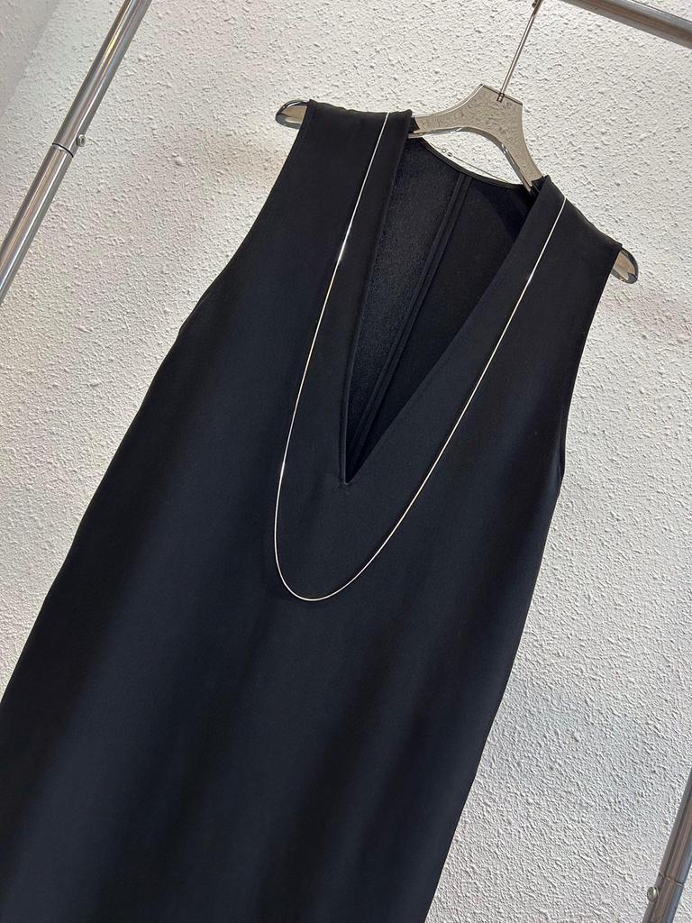 Nordic-Inspired Minimalist Acetate V-Neck Sleeveless Dress
