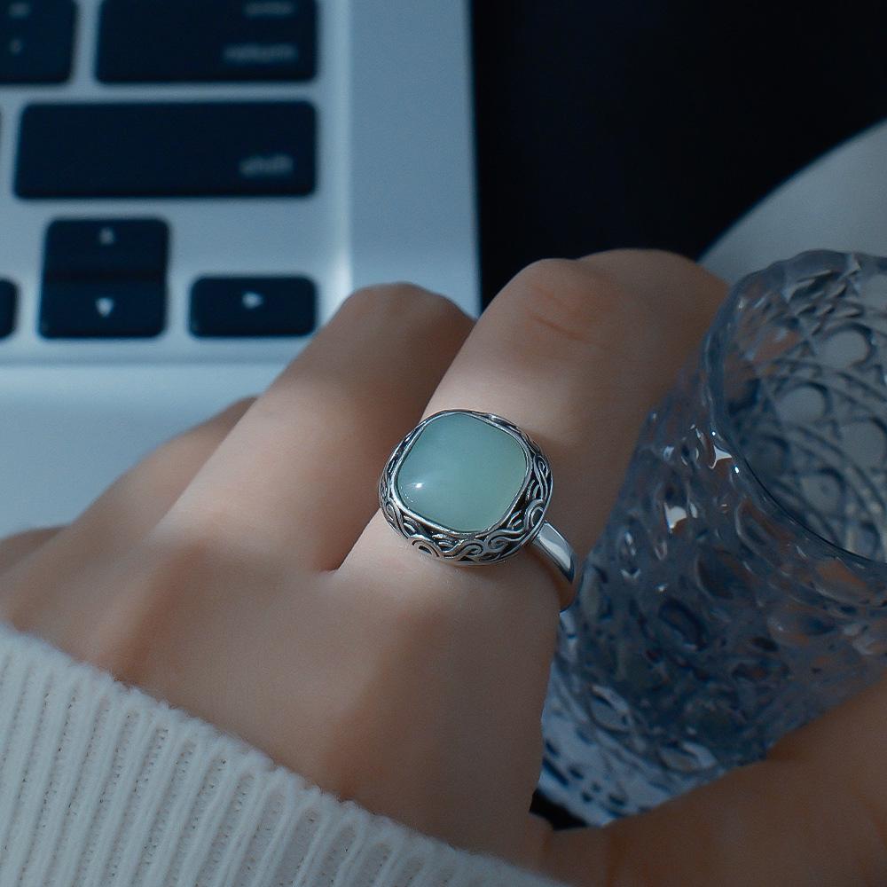 Hochwertiger Jade-Ring im Tangcao-Blumen-Design: Eleganter chinesischer Hofstil für Damen