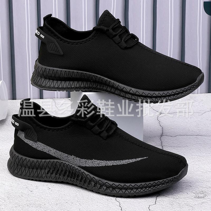 A pair of spring and autumn breathable and lightweight student sports shoes casual and comfortable men's fashion running shoes