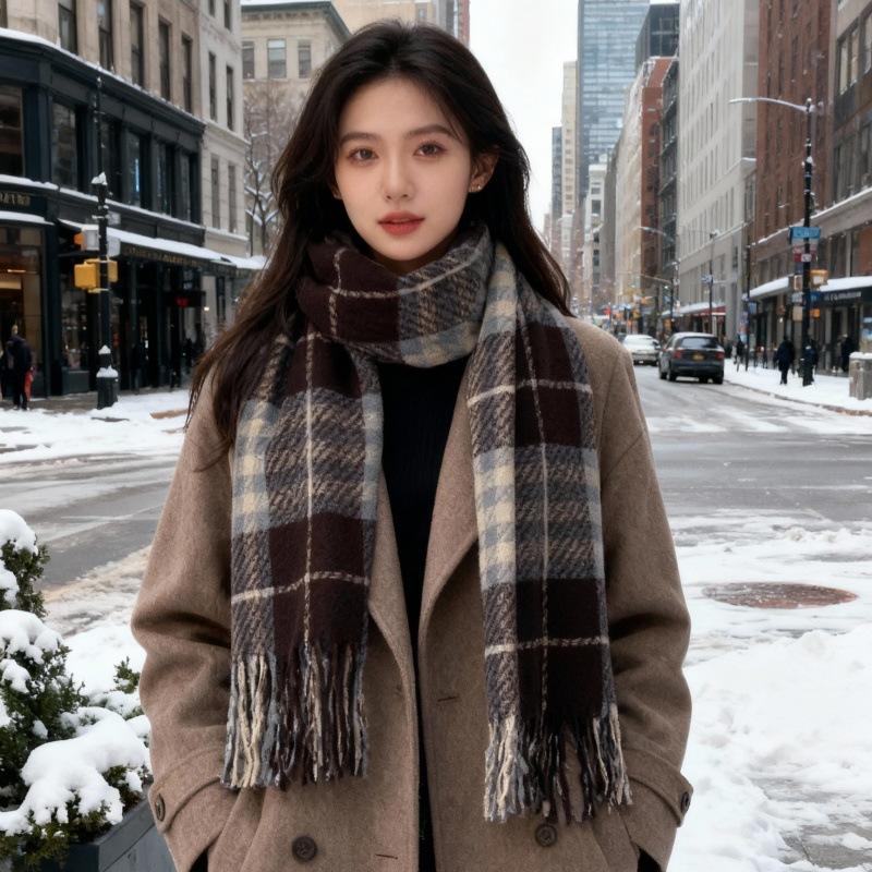 High-end scarf women's winter atmosphere versatile thickened Maillard new Korean version mohair fringed scarf tide