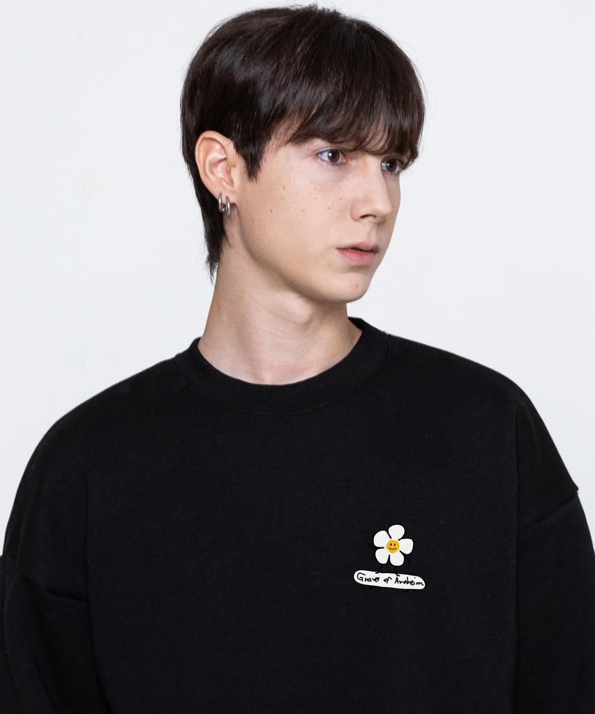 Graver [Unisex] Flowerboard Smile Sweatshirt_Black