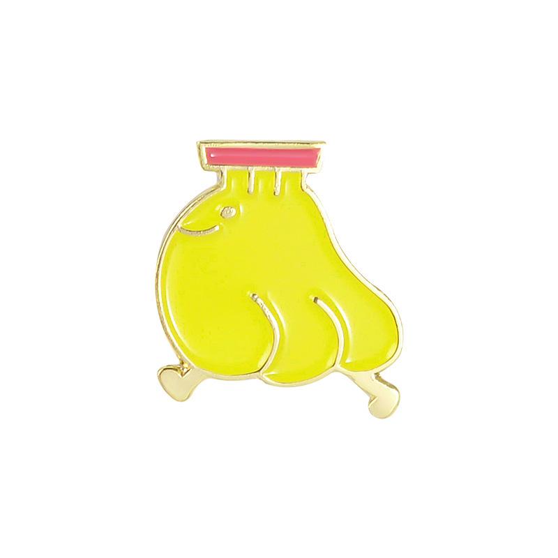 Trendy Cartoon Fruit Athlete Brooch: Cute Peach, Pear & Banana Design