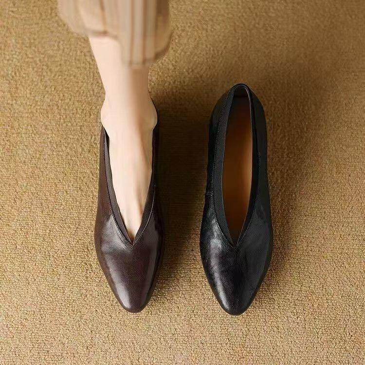 Retro Shallow Pointed Single Shoes 2025 Spring New Low Heel Lightweight Low Heel Small Leather Shoes Soft Leather Soft Sole Work Shoes