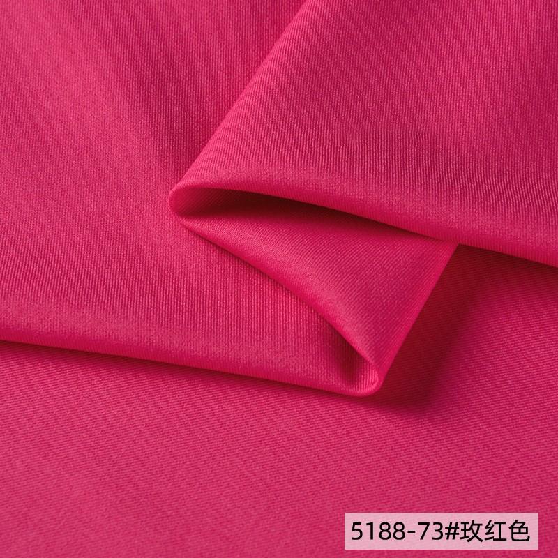 Seržový polyesterový materiál odolný proti pomačkání, mírně elastický, DIY angorově červený jarní a podzimní oblek, uniforma, pracovní bunda, látka