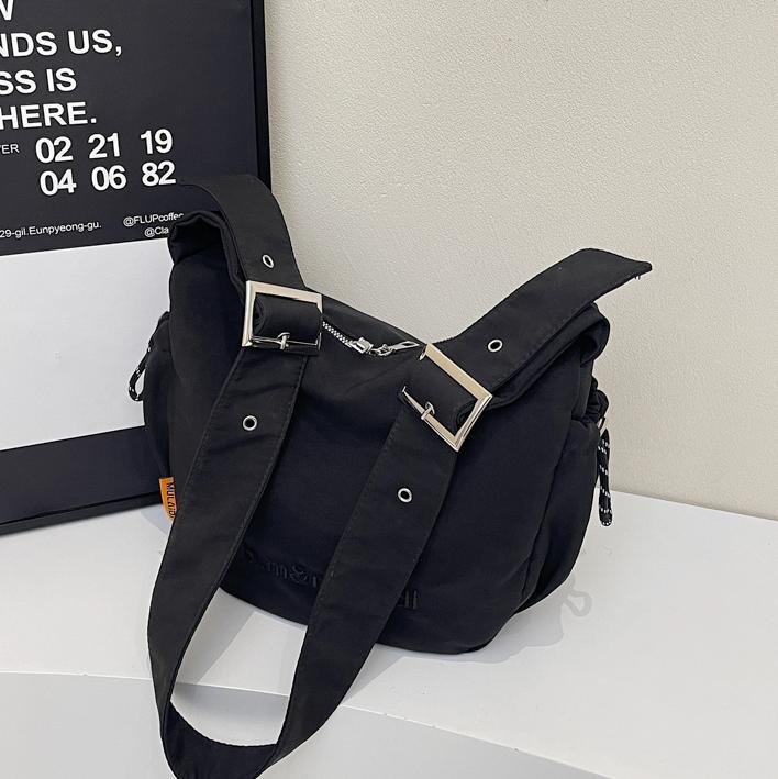Popular Canvas Bag Women 2026 New Commuter Versatile Casual Messenger Bag To Work Large Capacity Shoulder Bag